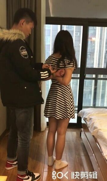 新妹子第一次体验捆绑+全包 这次体验的全包对于我和妹子来说都是第一体验