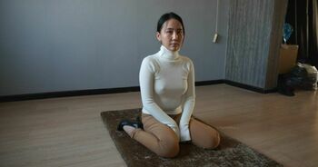 反扭捆绑文静妹子 身体柔韧性真棒