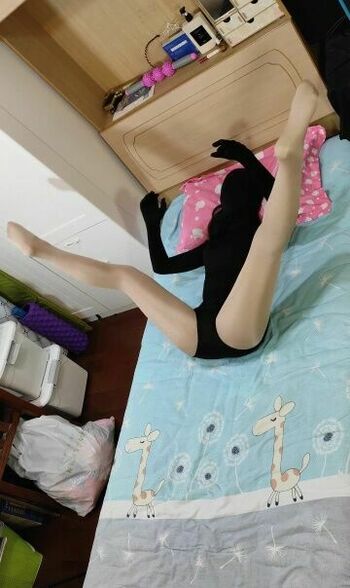 妹子第一次玩 Zentai ！订拍！红袜袋全包