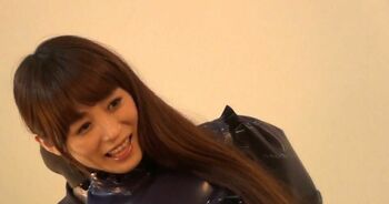 颜值美人儿 胶质皮裙 开口器 舌尖伸出来勾人