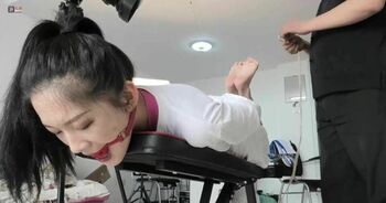 很“敏感”的小丫头！梓若试镜下集：驷马捆绑，大号口球，捆绑大脚趾反拉固定马尾