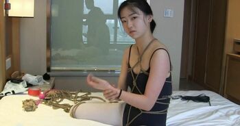 白丝一字马，环颈口枷、叠缚，完美的捆绑禁锢、TK+震，亵玩与TJ舞蹈系小美女